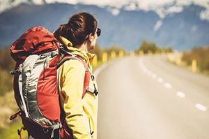 Giày Clorts Nào Phù Hợp Nhất Cho Chuyến Du Lịch Bụi Dài Ngày?